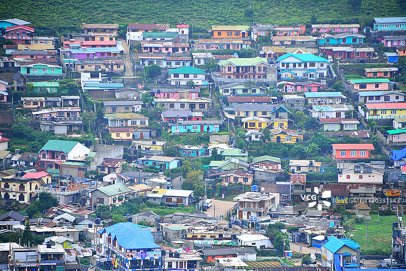 斯里兰卡乡村山坡上的彩色房屋图片素材