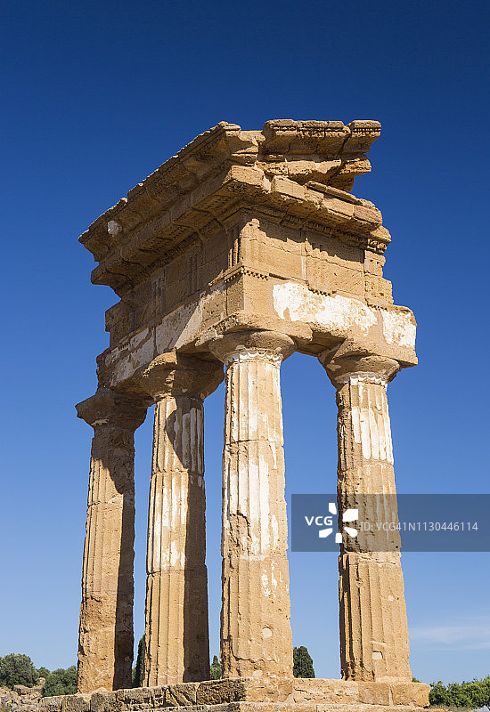 意大利西西里阿格里真托神殿谷卡斯托尔和波吕克斯神庙遗址图片素材