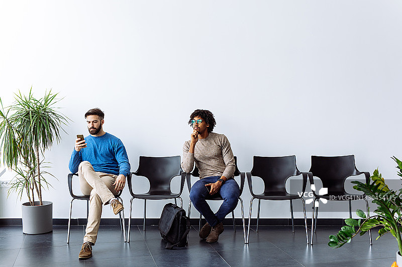 等待面试的求职者图片素材