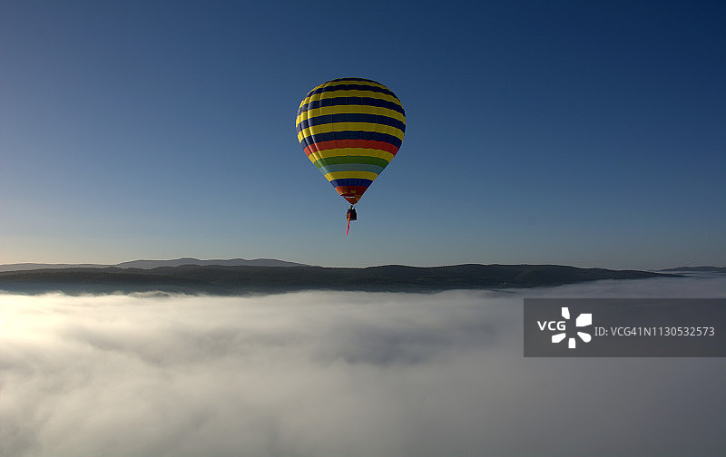 乘气球飞行图片素材
