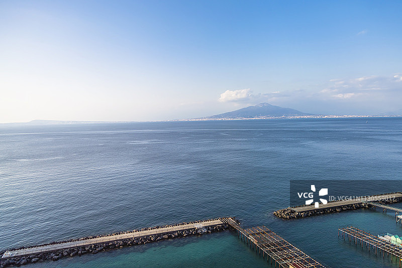 维苏威火山和那不勒斯海湾图片素材