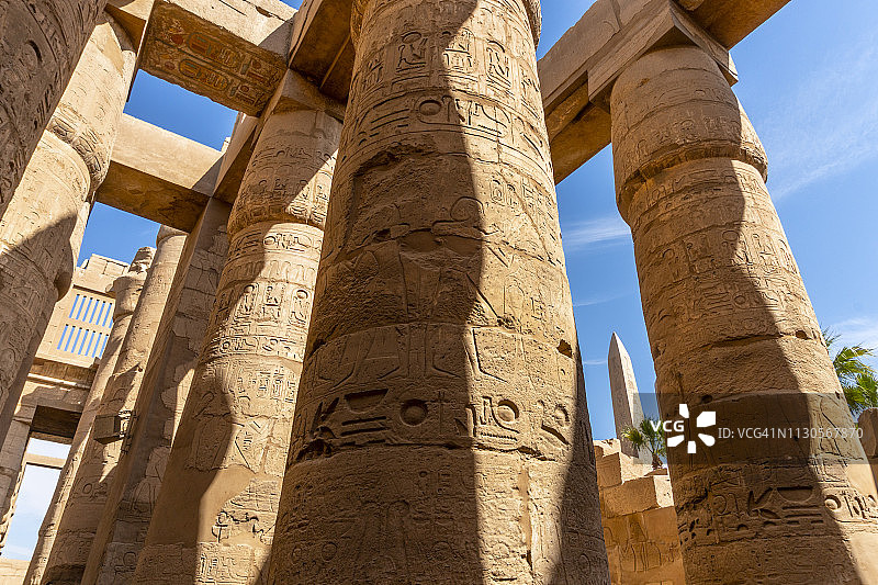 埃及卢克索神庙的古老柱子图片素材