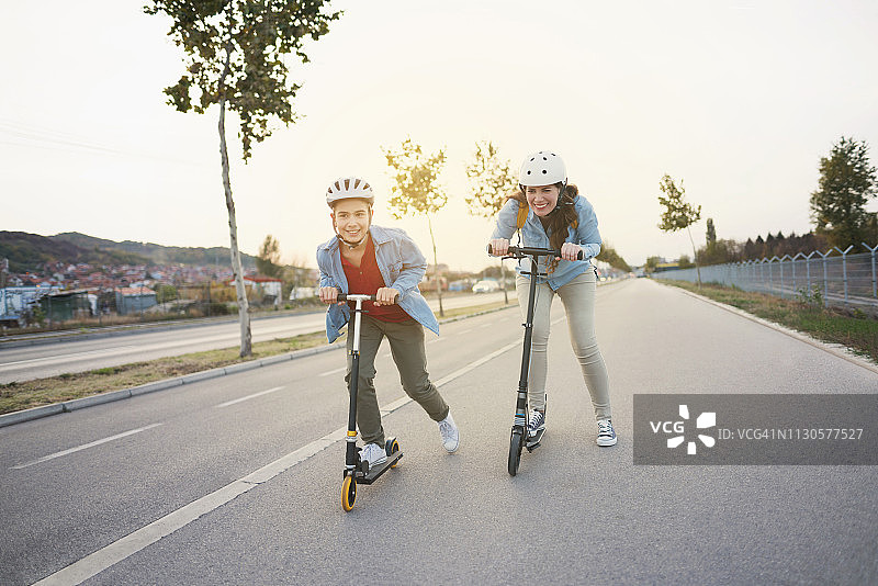 和妈妈团聚图片素材