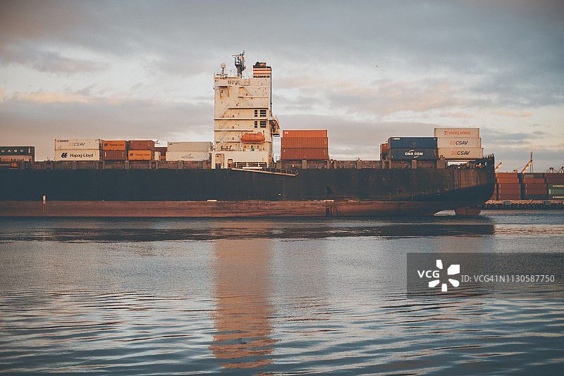 洛杉矶港口的货轮图片素材