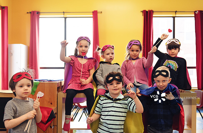 孩子们的手工活动图片素材