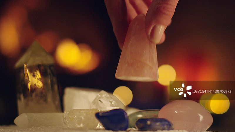 疗愈水晶收藏：拾取石英图片素材