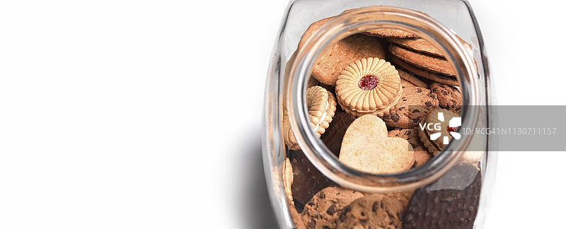 装满各种饼干的饼干罐图片素材