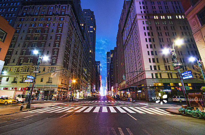 曼哈顿第七大道的空旷街道图片素材