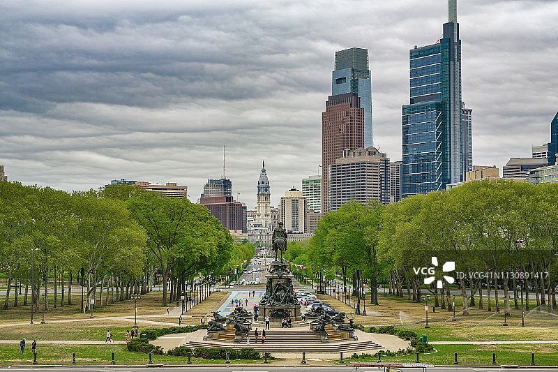 宾夕法尼亚州费城的本杰明·富兰克林公园大道图片素材