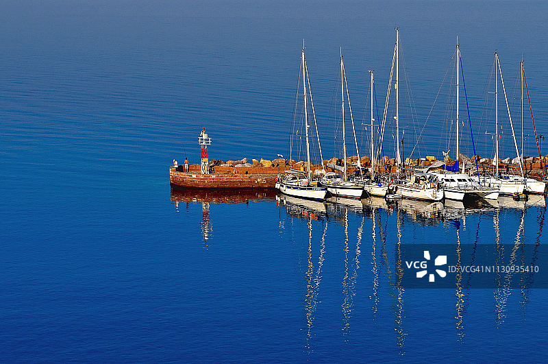 莫利沃斯的小港口和灯塔图片素材