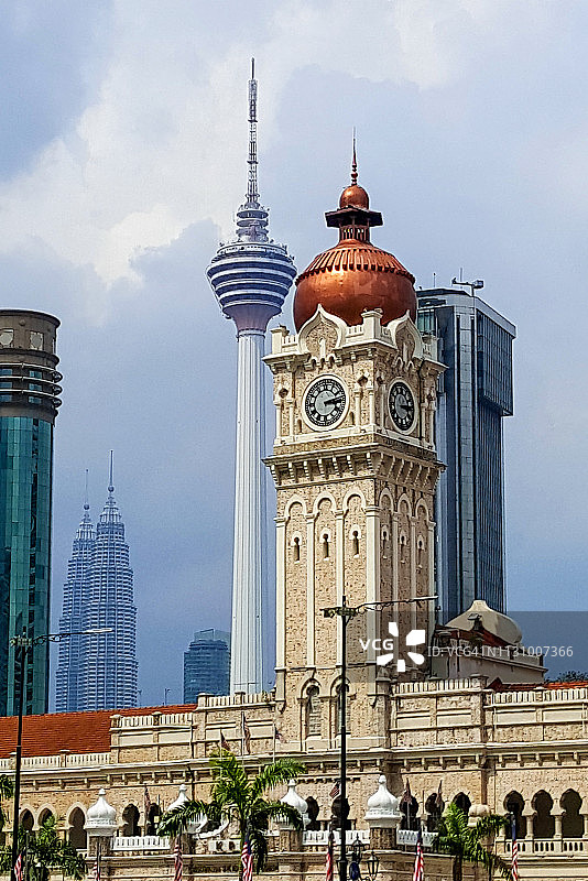 马来西亚吉隆坡的标志：苏丹阿都沙末大厦、双子塔和吉隆坡塔图片素材