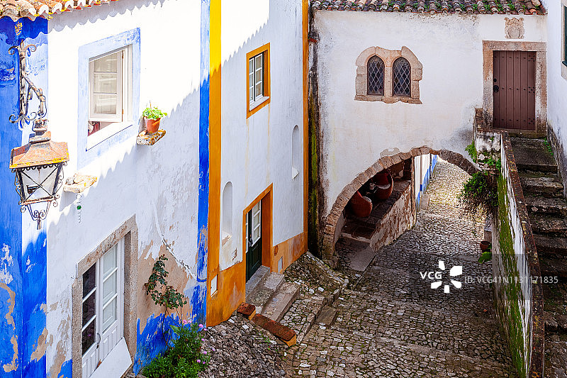 葡萄牙奥比多斯鹅卵石街道图片素材