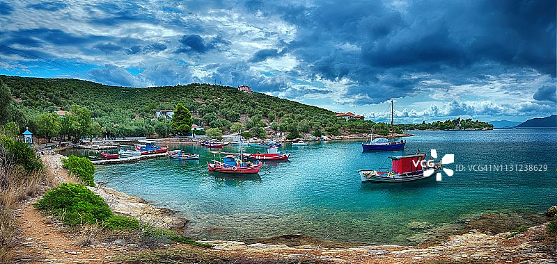 Geroplina小海湾和居民区全景图片素材