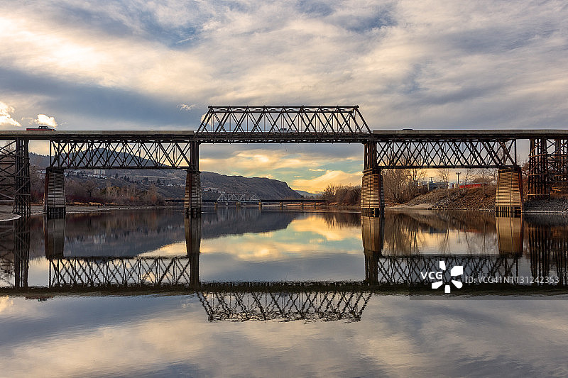 汤普森河上的红桥图片素材