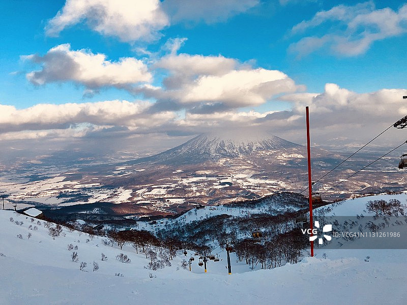从新雪谷安努普利山眺望羊蹄山图片素材
