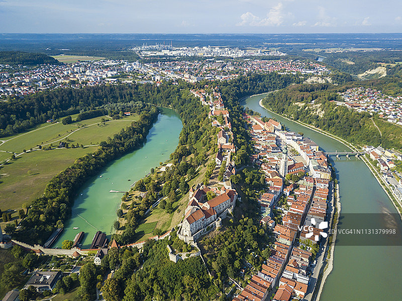 德国巴伐利亚州：博格豪森老城与城堡，萨尔察赫河城市风光图片素材