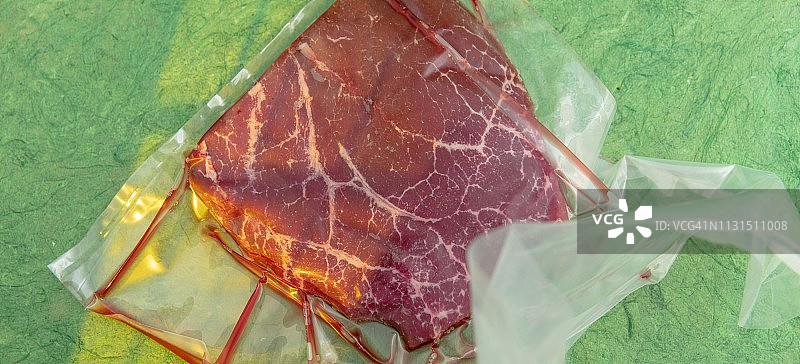 真空密封的牛排图片素材