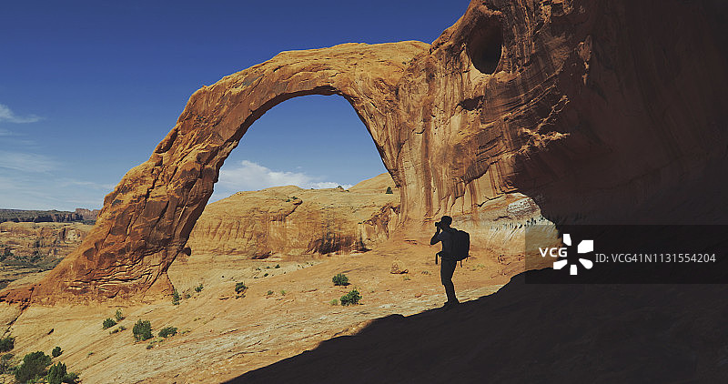科罗拉多高原徒步：拱门国家公园附近的电晕拱门图片素材
