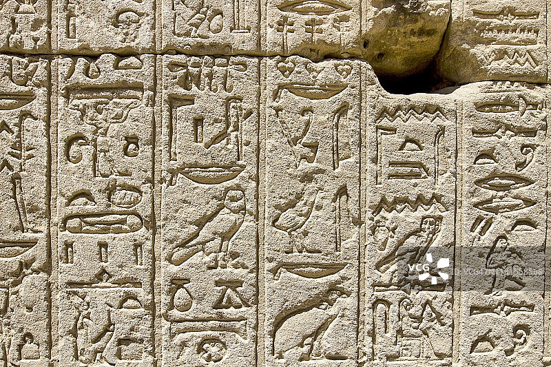 丹德拉神庙的埃及象形文字图片素材