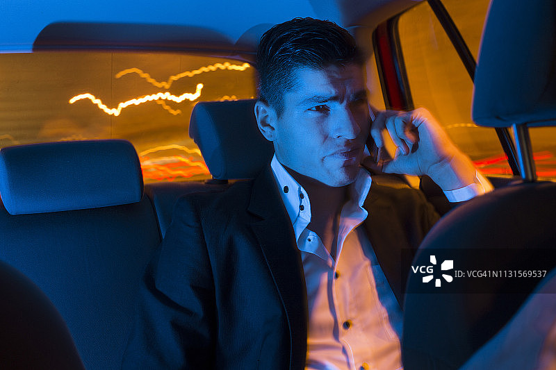 在出租车里的商人图片素材