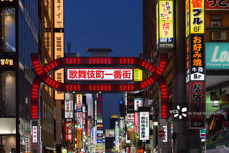 东京新宿歌舞伎町夜景图片素材
