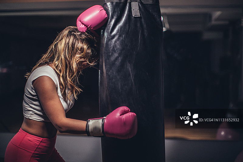 女拳击手训练图片素材