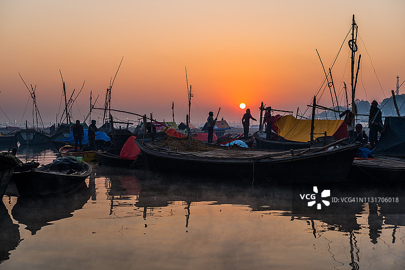 印度亚穆纳河上的日出图片素材