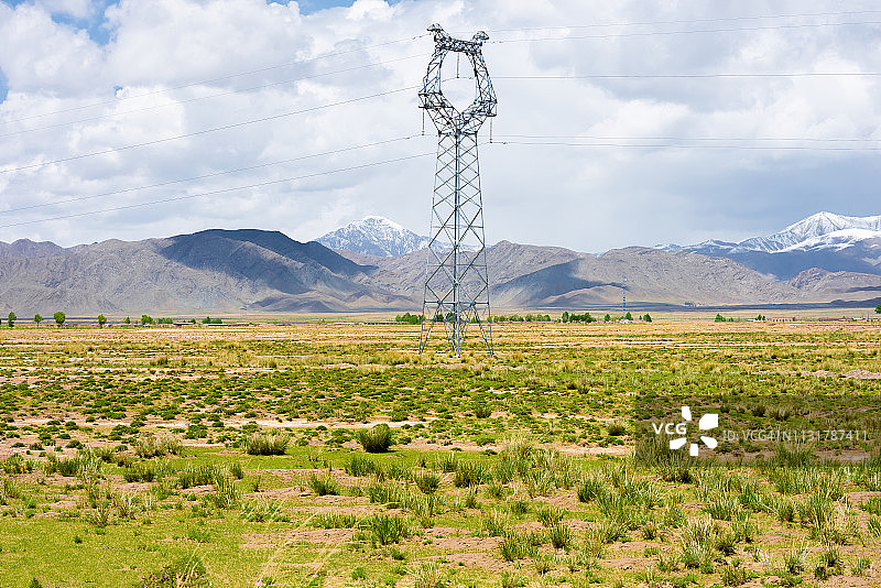 自然风光中的输电塔图片素材