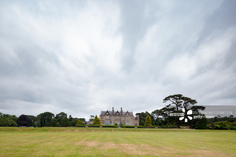 穆克罗斯庄园：爱尔兰19世纪的豪宅，位于基拉尼附近，凯里环线，爱尔兰图片素材