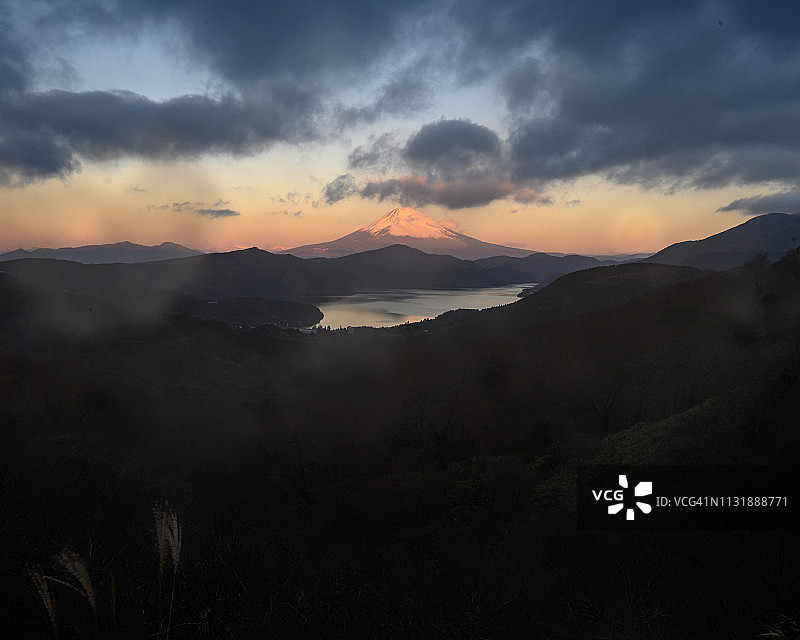 富士山与芦之湖图片素材