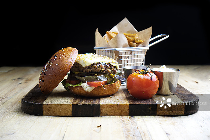 法式嫩牛里脊汉堡图片素材