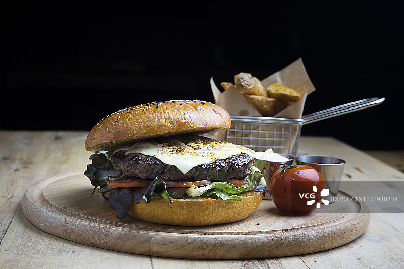 法式嫩牛里脊汉堡图片素材