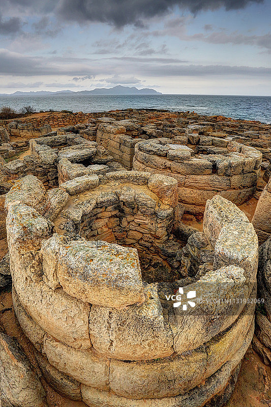 海岸上的腓尼基墓地图片素材