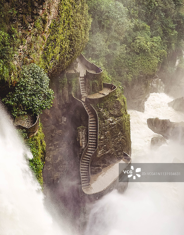 魔鬼之锅瀑布，厄瓜多尔巴尼奥斯图片素材