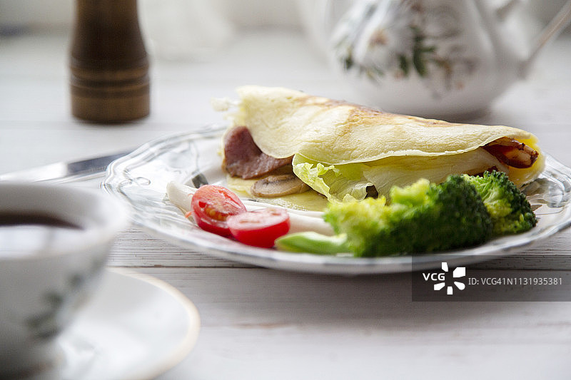 自制早餐：煎饼和蔬菜图片素材