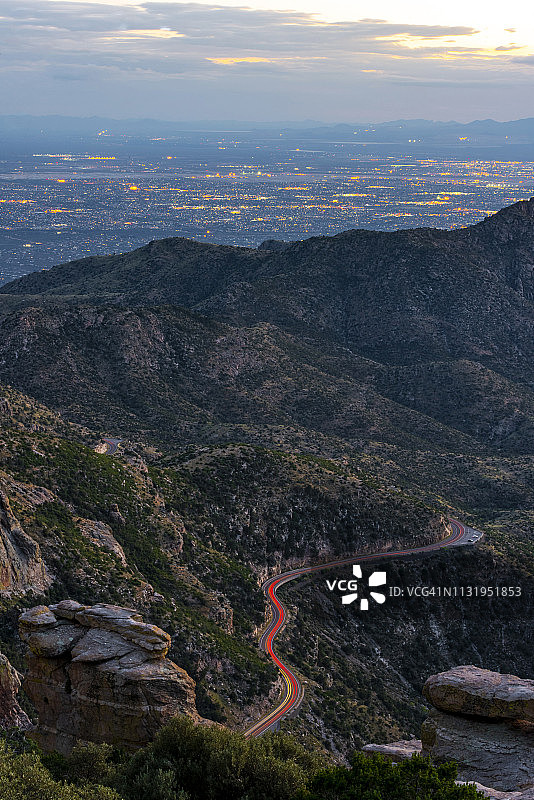 傍晚时分从莱蒙山远眺亚利桑那州图森图片素材