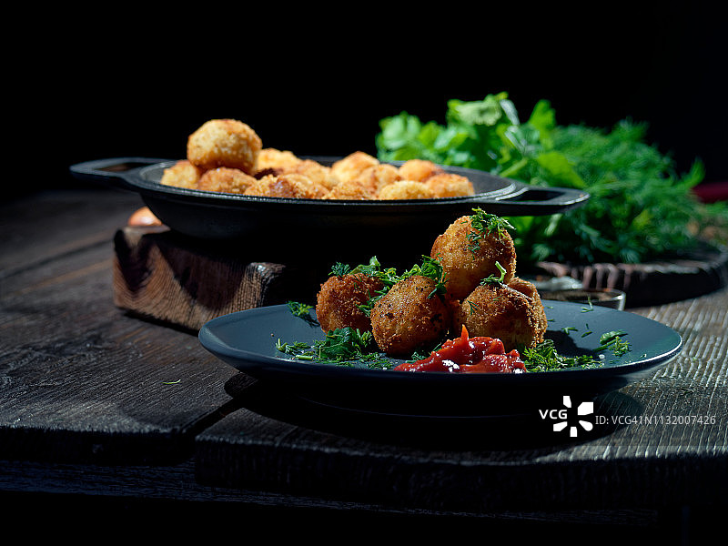 自制炸马铃薯丸子图片素材