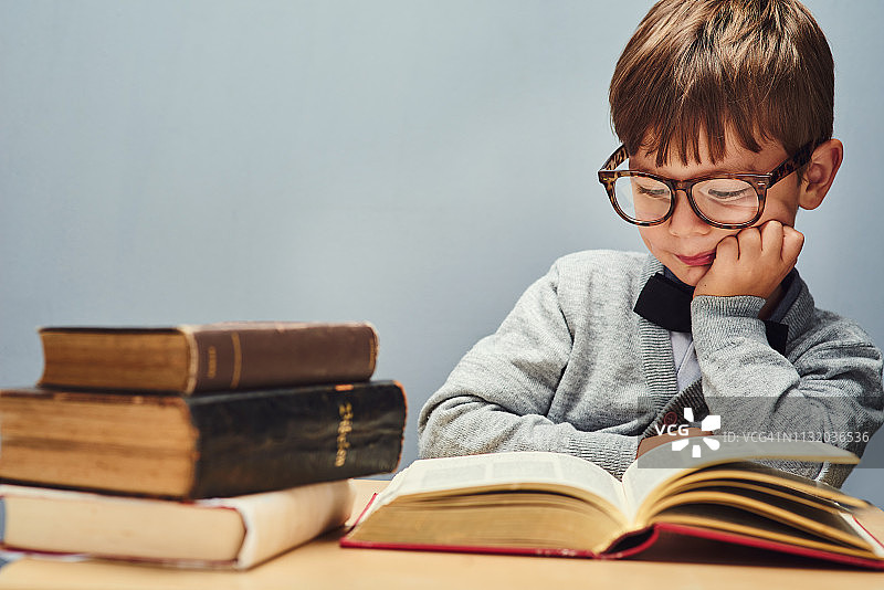 成长是知识的结晶图片素材