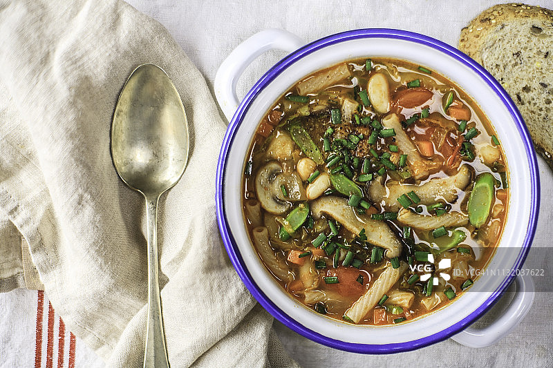 香菇白豆蔬菜汤图片素材