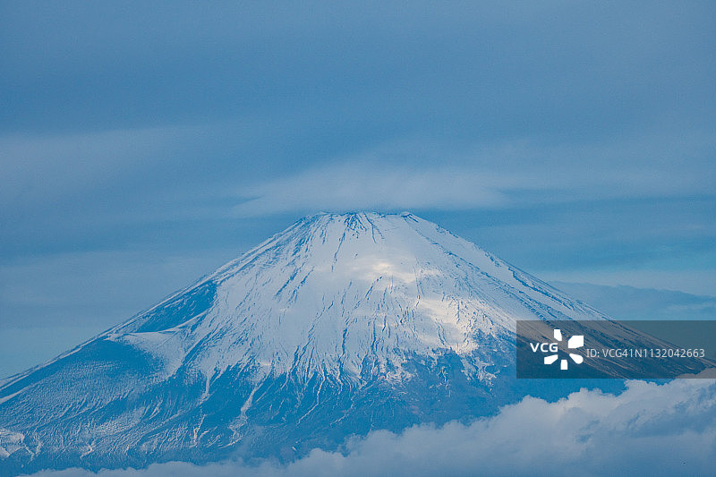 日本静冈县冬季的富士山雪景图片素材