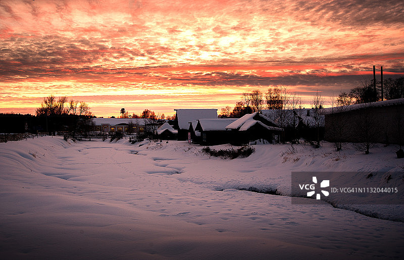 2019年2月俄罗斯雅罗斯拉夫尔州梅什金市伏尔加河冰面日落美景图片素材