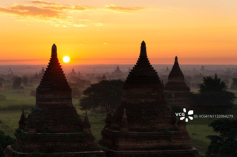 美丽的日出与蒲甘图片素材