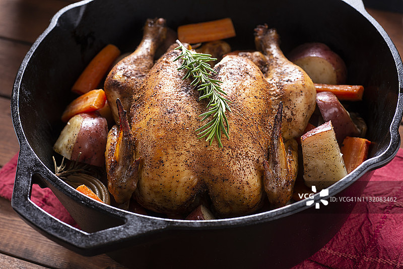 荷兰烤箱鸡图片素材