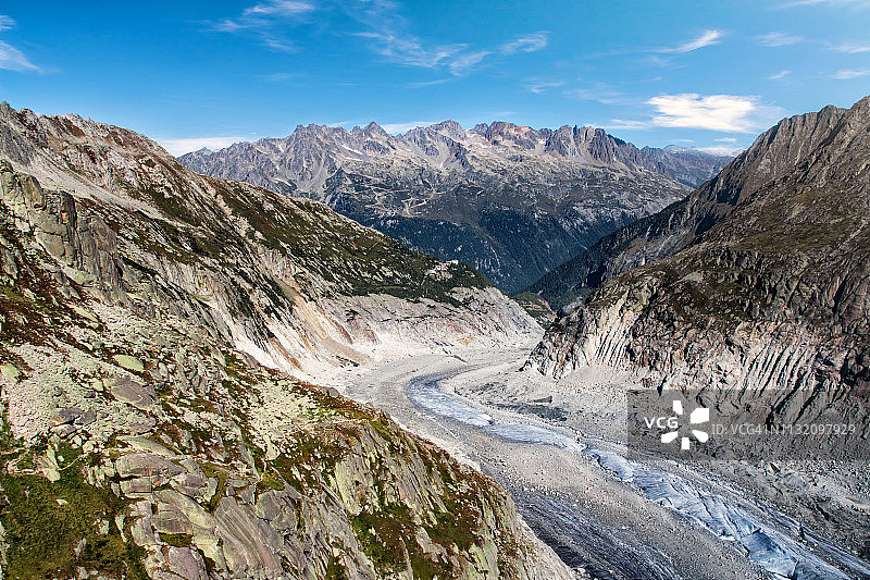 法国阿尔卑斯山勃朗峰冰川的航拍美景图片素材