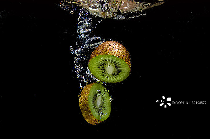 猕猴桃飞溅图片素材