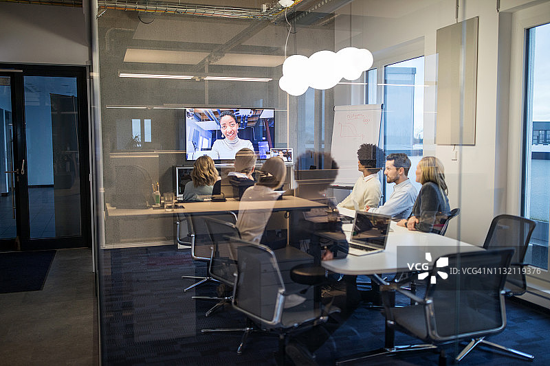 商务人士正在进行视频会议图片素材