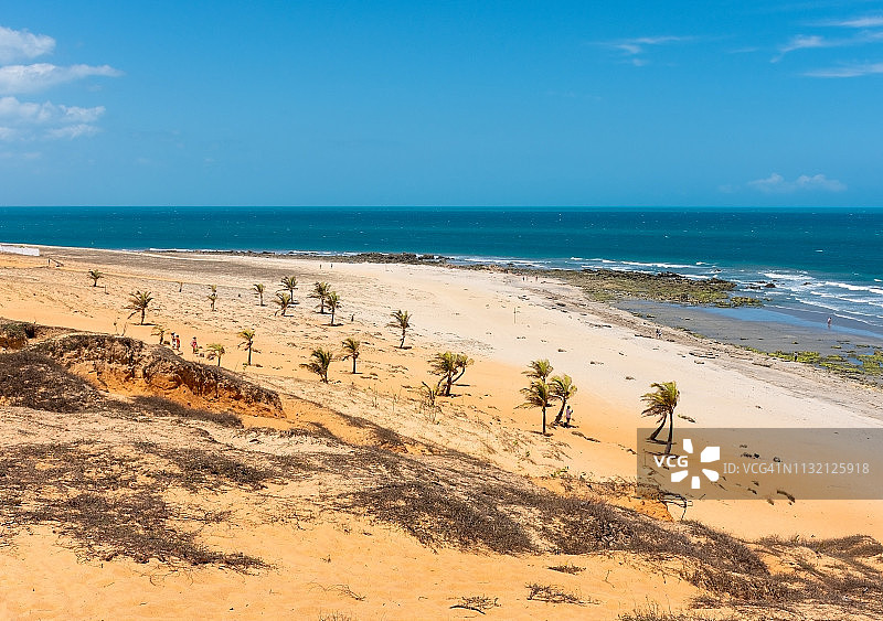 热里科科拉，马尔哈达海滩的鲜明色彩：沙滩和天空图片素材