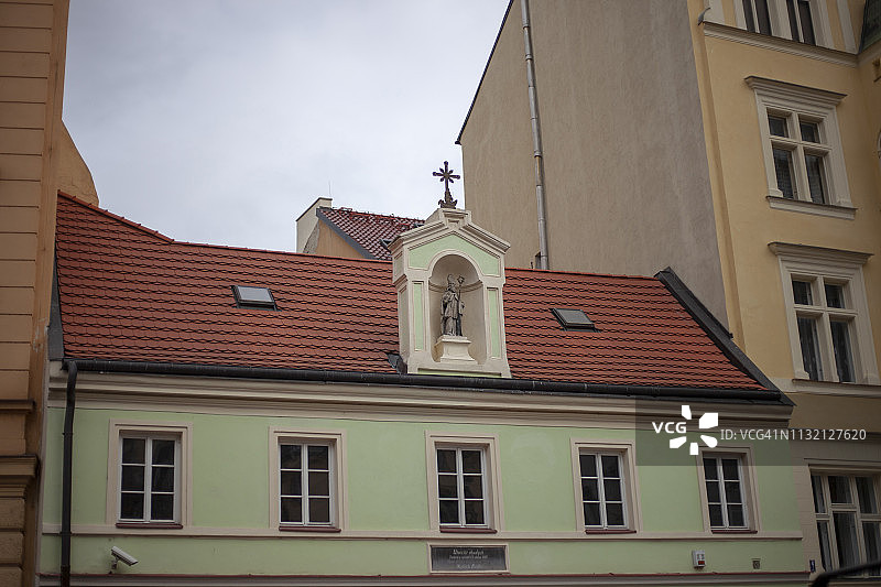 布拉格宗教建筑（Chudych Utociste）上半部分，捷克共和国图片素材