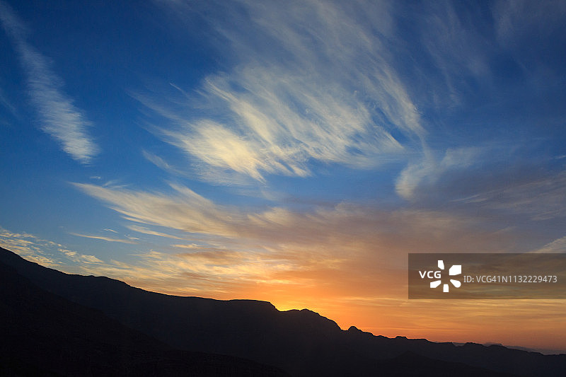 山脉日出图片素材