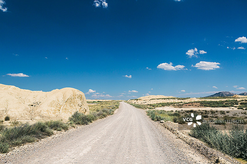 西班牙纳瓦拉Bardenas Reales的道路图片素材